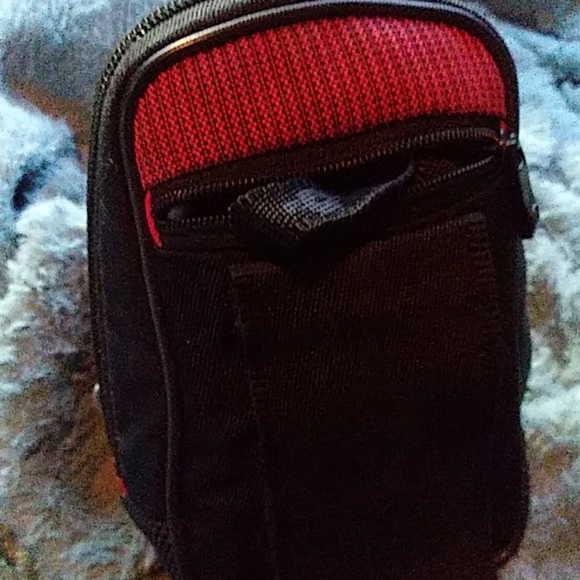 Wenger Camera/Tech Pouch - Picture 3 of 3